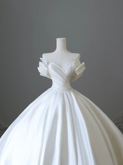 Robe de mariée blanche légère en satin élégante à nœud et col en V classique P2501