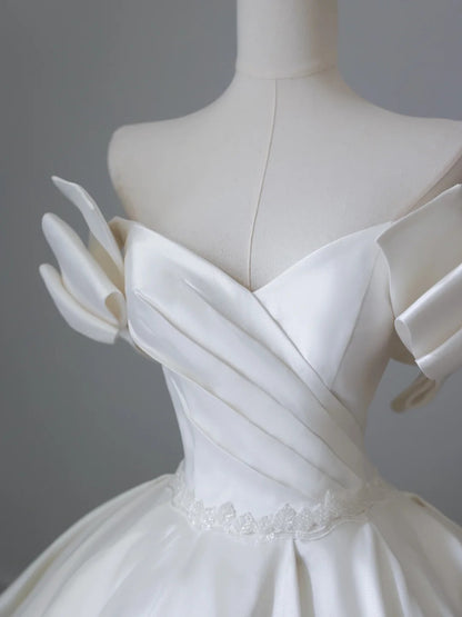 Robe de mariée blanche légère en satin élégante à nœud et col en V classique P2501