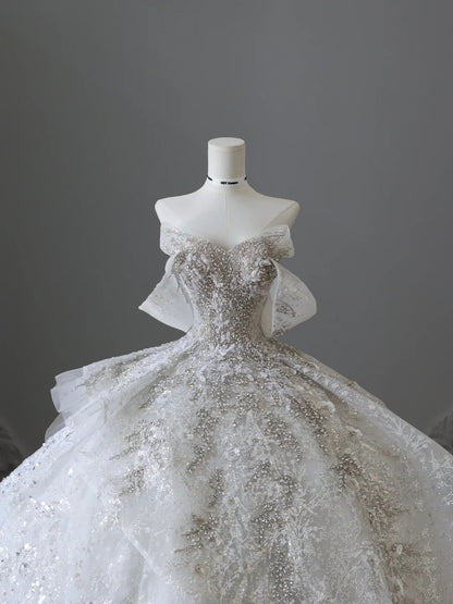 Robe de mariée de luxe légère à traîne, ornée de dentelle vaporeuse et de strass scintillants, modèle P2503