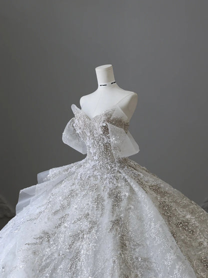 Robe de mariée de luxe légère à traîne, ornée de dentelle vaporeuse et de strass scintillants, modèle P2503
