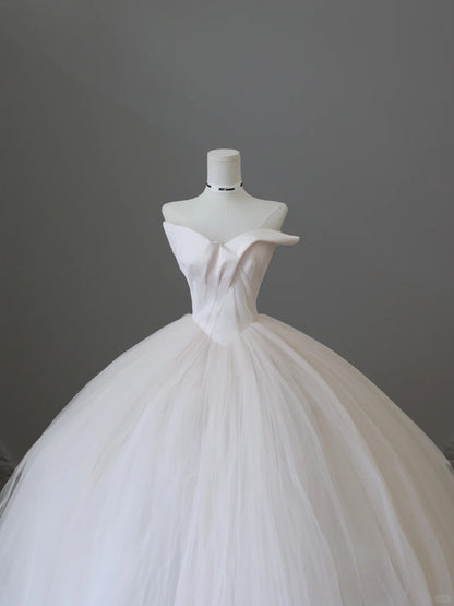 Elegantes elfenbeinfarbenes, fließendes Tüll-Prinzessinnenbrautkleid P2504