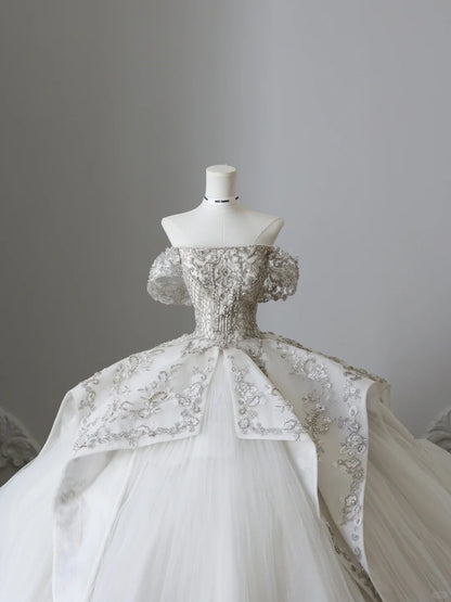 Robe de mariée de luxe en tulle vaporeux, à épaules dénudées, ornée de perles, longueur ras du sol P2513