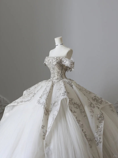 Robe de mariée de luxe en tulle vaporeux, à épaules dénudées, ornée de perles, longueur ras du sol P2513