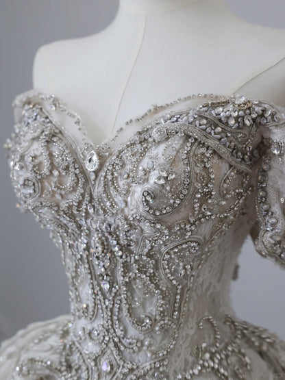 Robe de mariée de luxe vintage blanche à encolure bustier, épaules dénudées, en dentelle, coupe princesse, longueur ras du sol P2516