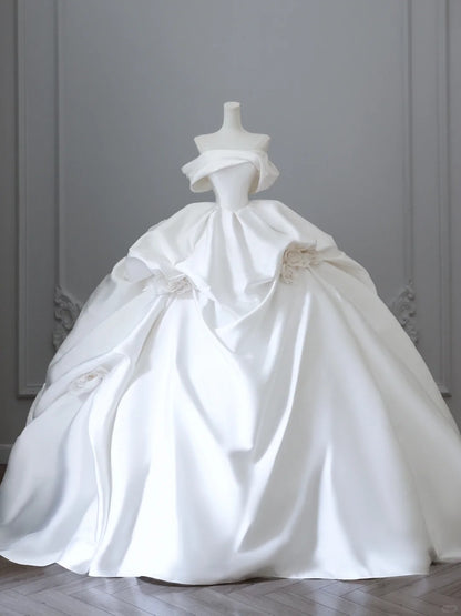 Robe de mariée longue élégante et simple en satin blanc avec roses 3D P2524