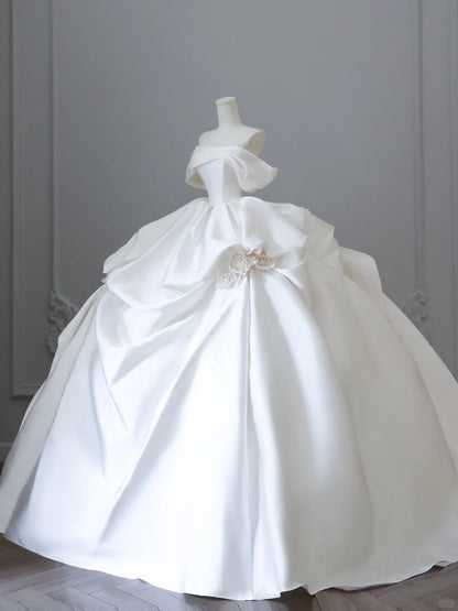Robe de mariée longue élégante et simple en satin blanc avec roses 3D P2524