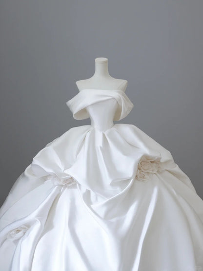 Robe de mariée longue élégante et simple en satin blanc avec roses 3D P2524