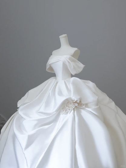 Robe de mariée longue élégante et simple en satin blanc avec roses 3D P2524