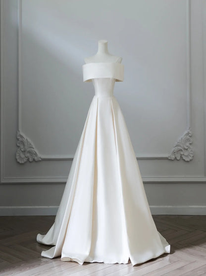 Elegantes, weißes, schlichtes, bodenlanges Brautkleid P2525 aus Satin mit One-Shoulder und Schleifenapplikation