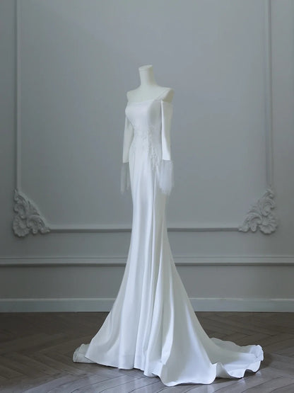 Elegant White Round Neck Lace Sleeveless Mermaid Satin Wedding Dress P2530