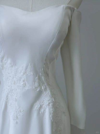 Elegant White Round Neck Lace Sleeveless Mermaid Satin Wedding Dress P2530