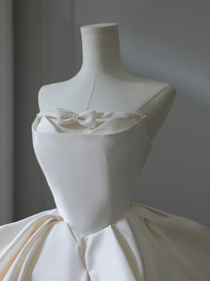 Mädchenhaft Verspieltes Schleifen-A-Linien-Brautkleid aus Tüll und Satin, bodenlang P2534