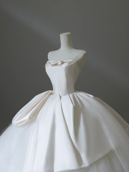 Mädchenhaft Verspieltes Schleifen-A-Linien-Brautkleid aus Tüll und Satin, bodenlang P2534