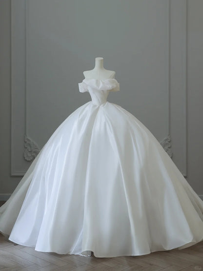 Elegant and simple white strapless satin wedding dress without decoration P2535