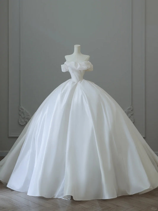 Elegant and simple white strapless satin wedding dress without decoration P2535