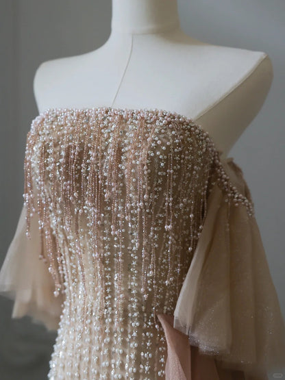 Elegantes Champagnerfarbenes Quasten-Abendkleid mit einer Schulter und Perlen P2539