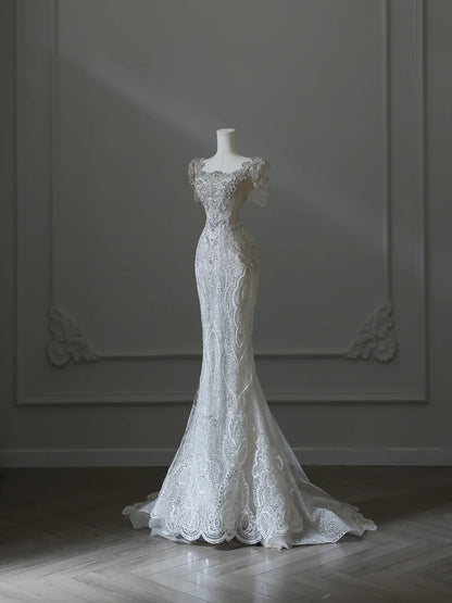 Illusion-Meerjungfrauen-Brautkleid P2542 mit quadratischem Ausschnitt, glänzend und perlenbestickt