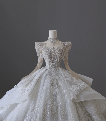 Luxuriöses französisches Retro-Brautkleid P2554 mit langen Ärmeln, Perlen und bodenlanger Prinzessinnen-Silhouette