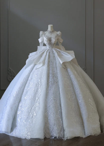 Robe de mariée de luxe longue vintage à manches longues en dentelle et perles, style palais français P2556