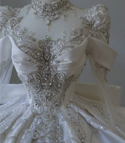 Robe de mariée de luxe longue vintage à manches longues en dentelle et perles, style palais français P2556