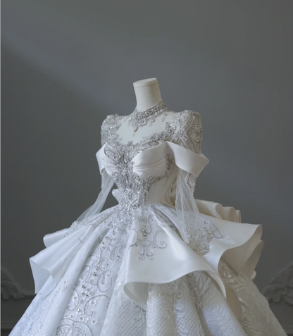 Robe de mariée de luxe longue vintage à manches longues en dentelle et perles, style palais français P2556