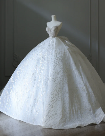 Robe de mariée bustier longue ornée de strass au dos, collection Princesse de rêve, P2558