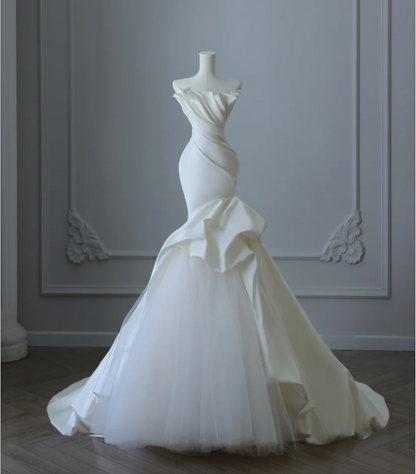 Schlichtes, hochwertiges Meerjungfrauen-Trägerloses Satin-Brautkleid P2560