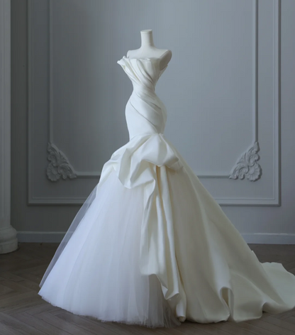 Schlichtes, hochwertiges Meerjungfrauen-Trägerloses Satin-Brautkleid P2560