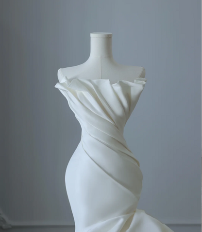 Schlichtes, hochwertiges Meerjungfrauen-Trägerloses Satin-Brautkleid P2560