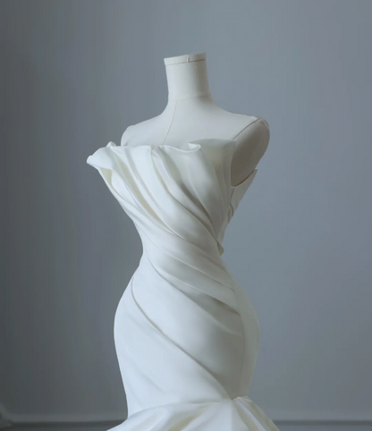 Schlichtes, hochwertiges Meerjungfrauen-Trägerloses Satin-Brautkleid P2560