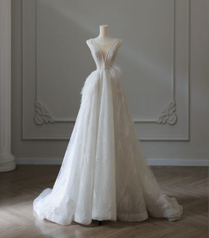 Elegantes ärmelloses Tüll-A-Linien-Brautkleid mit Rundhalsausschnitt P2561
