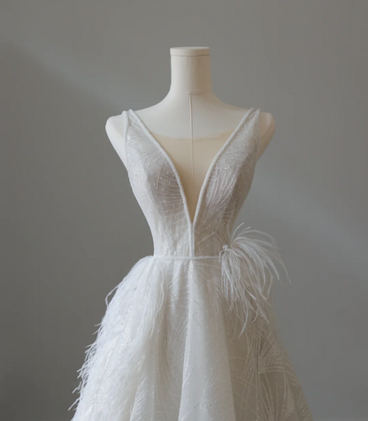 Elegantes ärmelloses Tüll-A-Linien-Brautkleid mit Rundhalsausschnitt P2561