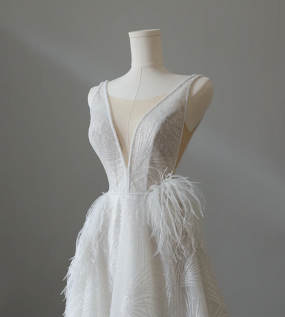 Elegantes ärmelloses Tüll-A-Linien-Brautkleid mit Rundhalsausschnitt P2561