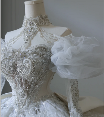 Französisches Hof Retro weißes, langärmeliges, perlenverziertes Luxus-Brautkleid in Bodenlänge P2562