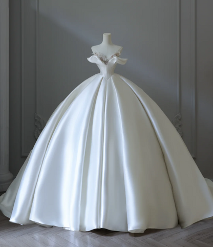 Elegantes und schlichtes, schulterfreies A-Linien-Brautkleid aus Satin, bodenlang P2575