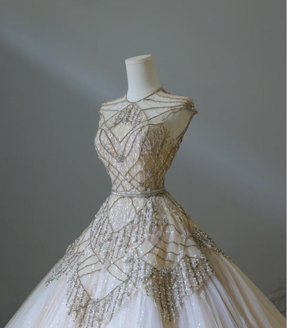 Luxuriöses Champagner Ärmelloses Perlen Strass A-Linien Bodenlanges Tüll Hochzeitskleid P2576