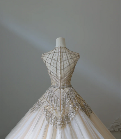 Luxuriöses Champagner Ärmelloses Perlen Strass A-Linien Bodenlanges Tüll Hochzeitskleid P2576