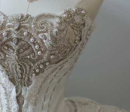 Französisches Hof Retro Luxus Tube Top glänzendes Tüll bodenlanges Hochzeitskleid P2578