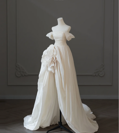 Élégante robe de mariée longue fendue aux épaules, ornée de roses 3D P2594