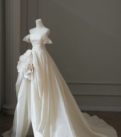 Élégante robe de mariée longue fendue aux épaules, ornée de roses 3D P2594