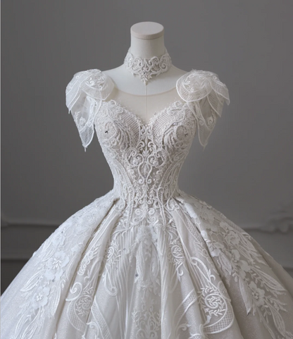 Royal French Round Neck Besticktes Prinzessin Bodenlanges Hochzeitskleid P2595