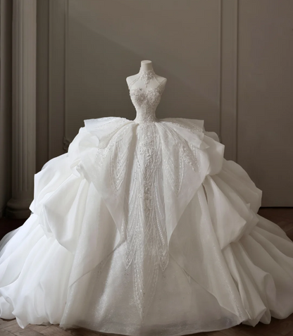 Hoch tailliertes, trägerloses, mehrlagiges A-Linien-Brautkleid in Bodenlänge aus Spitze P2599