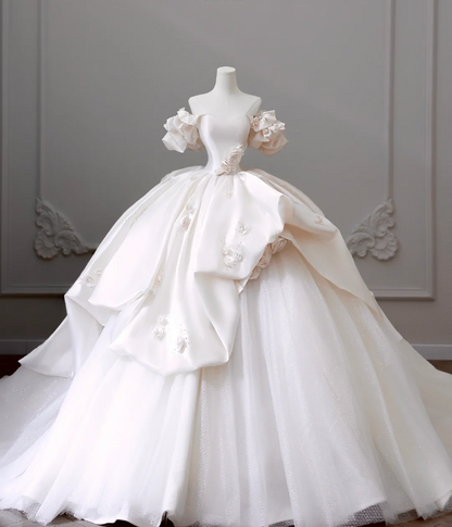 Elegantes Satin-Brautkleid P2603 mit 3D-Blumen, schulterfrei, aus Tüll, bodenlang