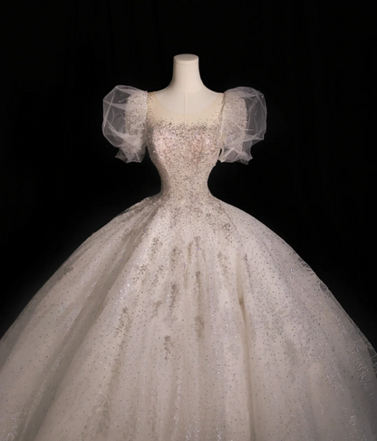 Kurzärmeliges A-Linien-Hochzeitskleid mit Rundhalsausschnitt aus Tüll und glitzernden Sternen P2607
