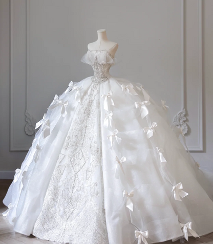 Weißes trägerloses Prinzessinnen-Hochzeitskleid mit Schleife und Tüll P2614