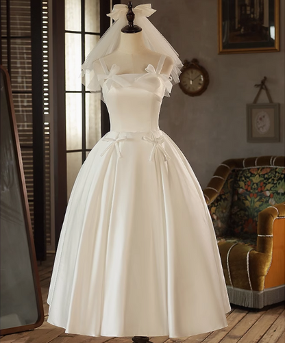 Weißes rückenfreies A-Linien-Hochzeitskleid P2618 aus Satin mit Spaghettiträgern und Schleife zum Binden