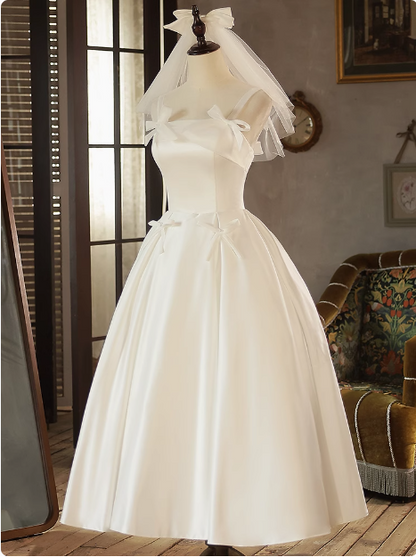 Weißes rückenfreies A-Linien-Hochzeitskleid P2618 aus Satin mit Spaghettiträgern und Schleife zum Binden