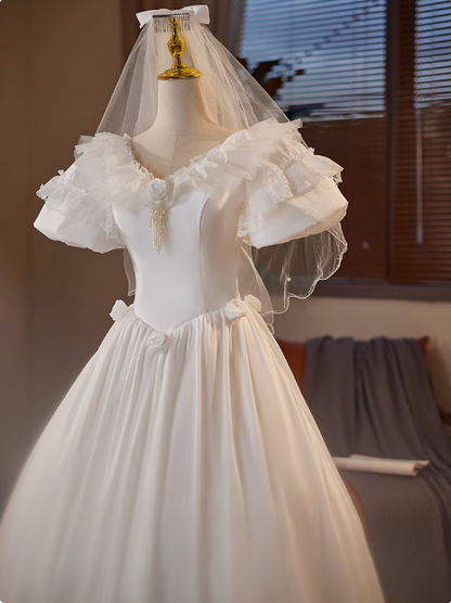 Vintage Brautkleid aus Satin mit V-Ausschnitt, kurzen Ärmeln und A-Linie, P2619