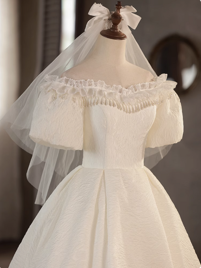 Vintage Brautkleid P2620, schulterfrei, mit Spitzenbesatz, kurzen Ärmeln und A-Linie, hinten zum Binden
