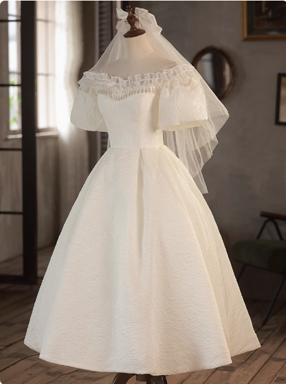 Vintage Brautkleid P2620, schulterfrei, mit Spitzenbesatz, kurzen Ärmeln und A-Linie, hinten zum Binden